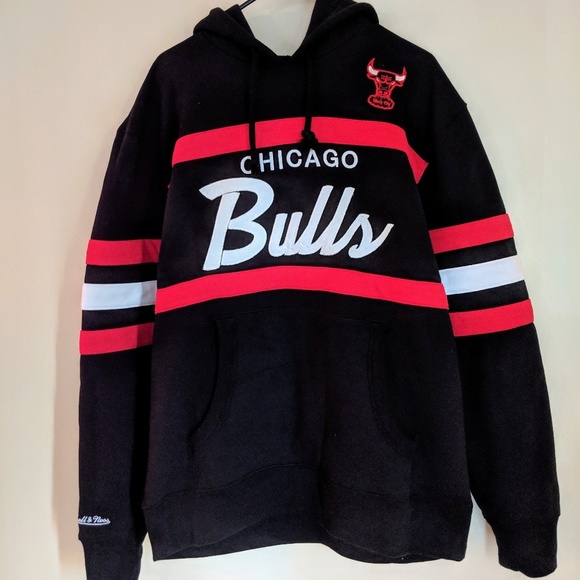 mitchell and ness bulls sweatshirt